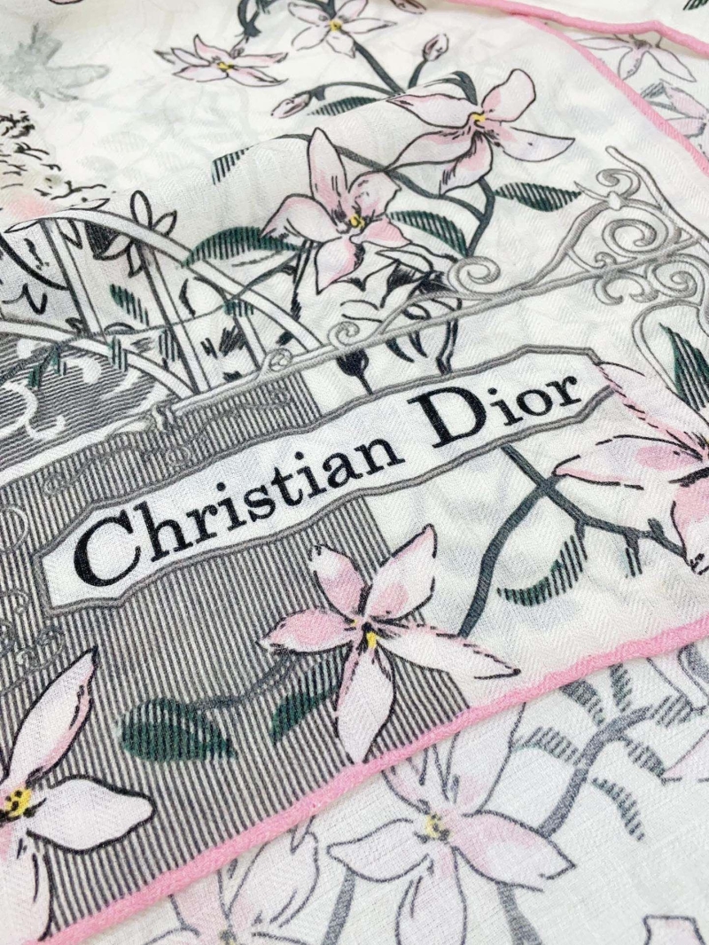 CHRISTIAN DIOR